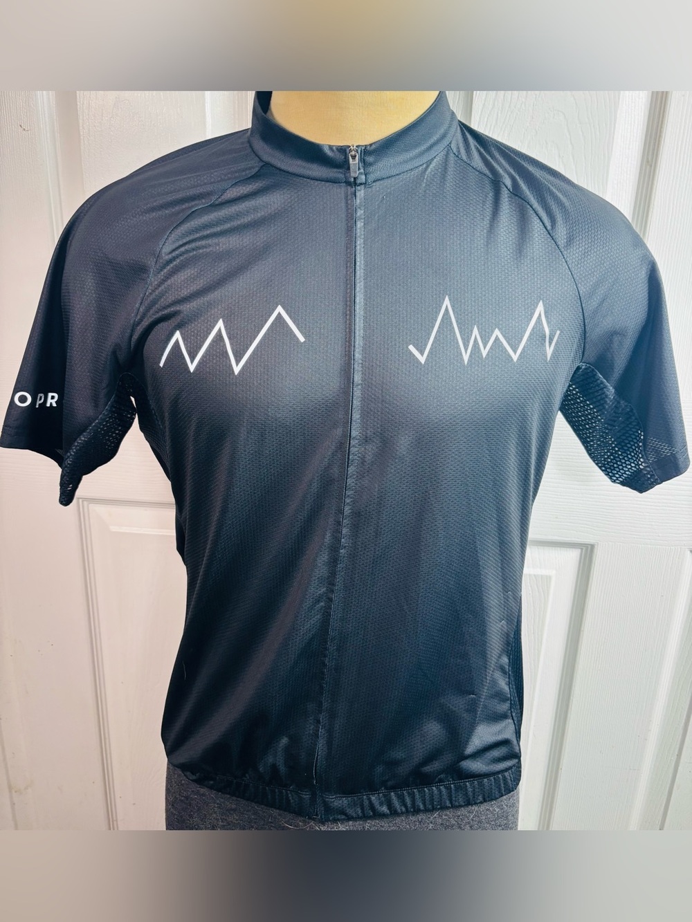 Black Performance Cycling Jersey with White Graphic Peaks